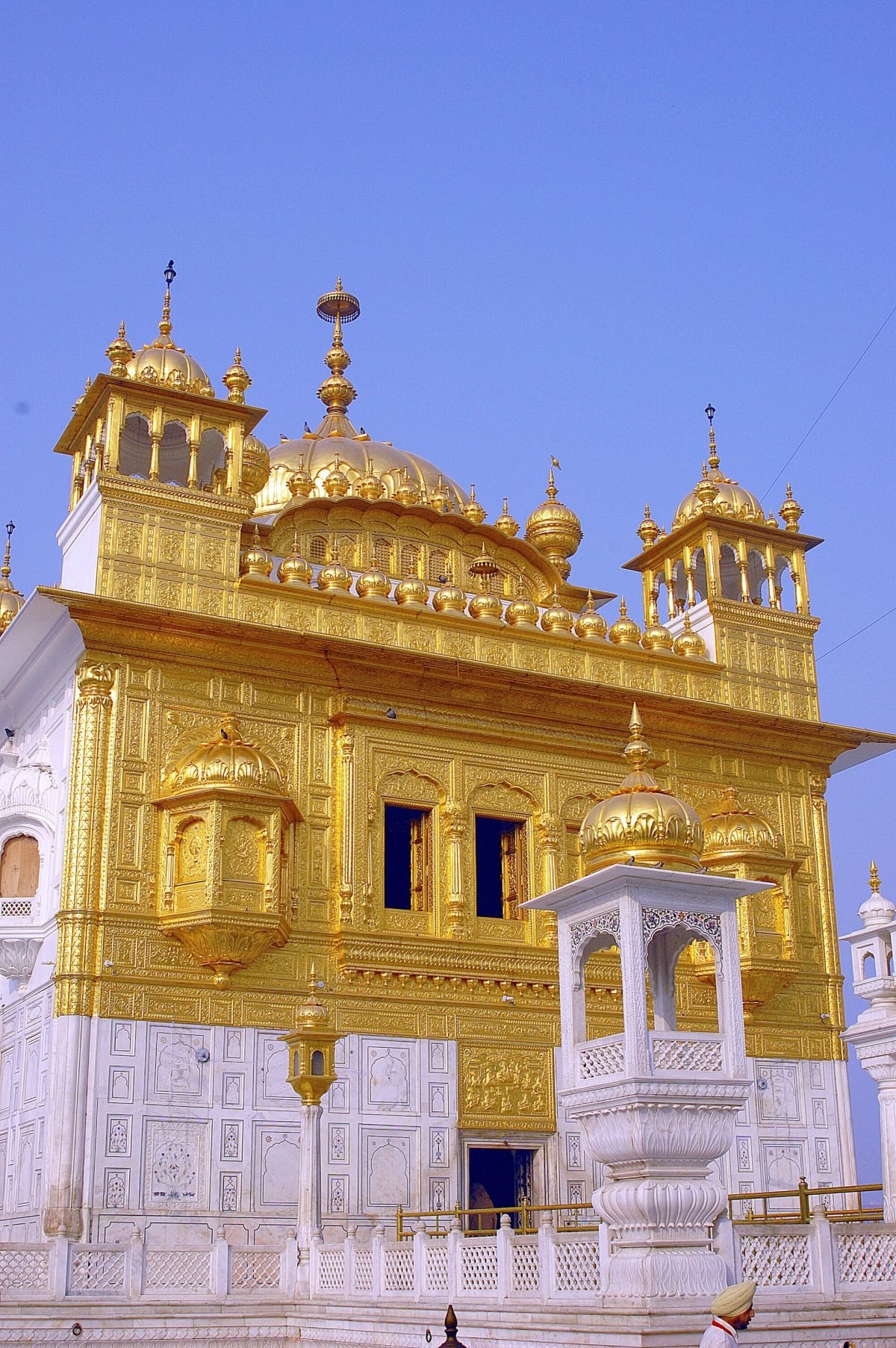 The gold-domed Gurdwara Darbar Sahib at Tarn Taran beside its large sarovar