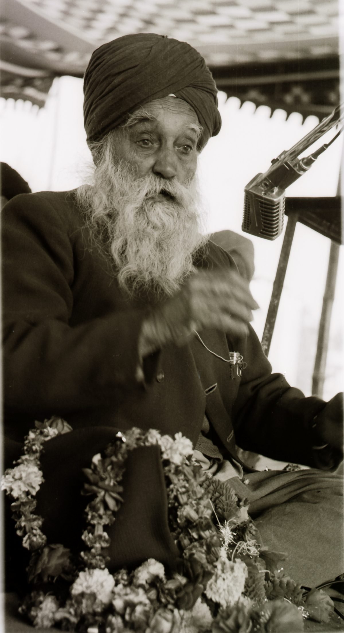 Master Tara Singh, an elderly man in a turban and white beard, in Nakodar