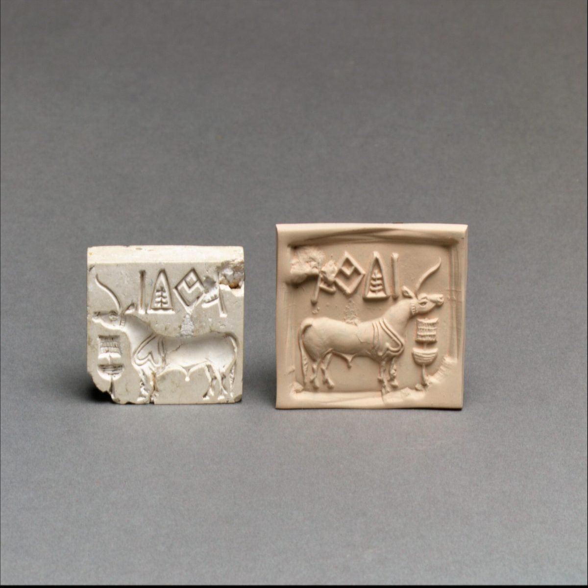 A square stone seal carved with a one-horned animal, a stand in front of it and a row of signs above, next to its pressed clay impression