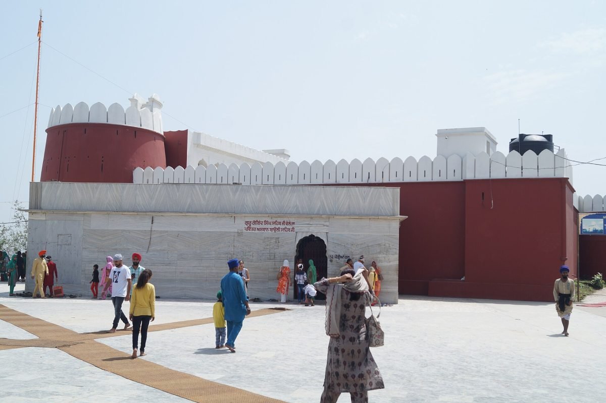 The white domes of Takht Sri Kesgarh Sahib at Anandpur Sahib under a blue sky