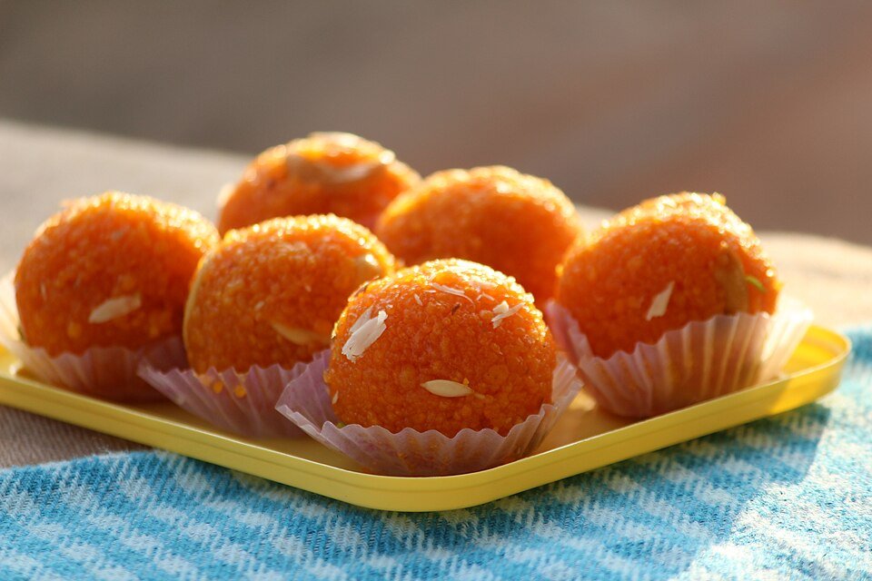Ladoo (Besan / Motichoor)