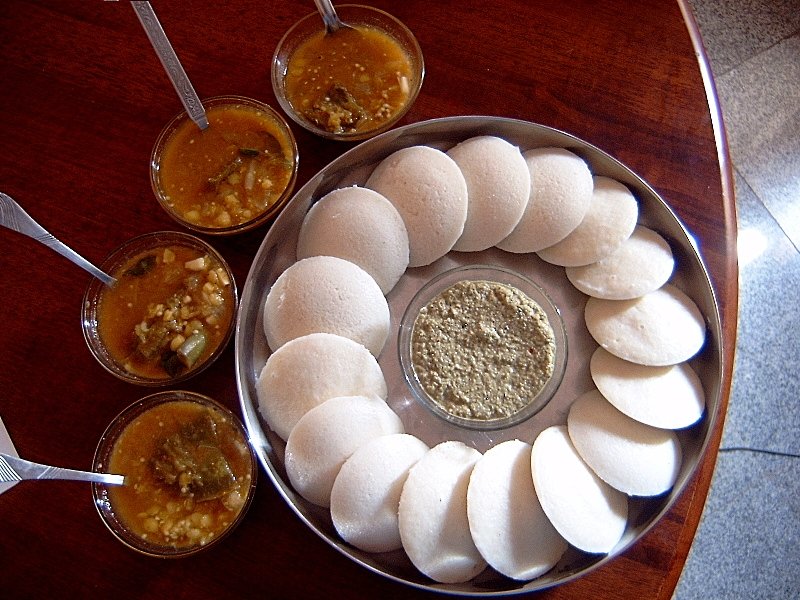 Idli-Vada with Coconut Chutney
